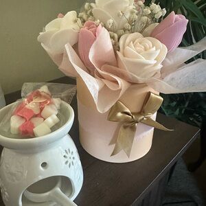 Chic Pink and White Floral Bouquet Wax Melts